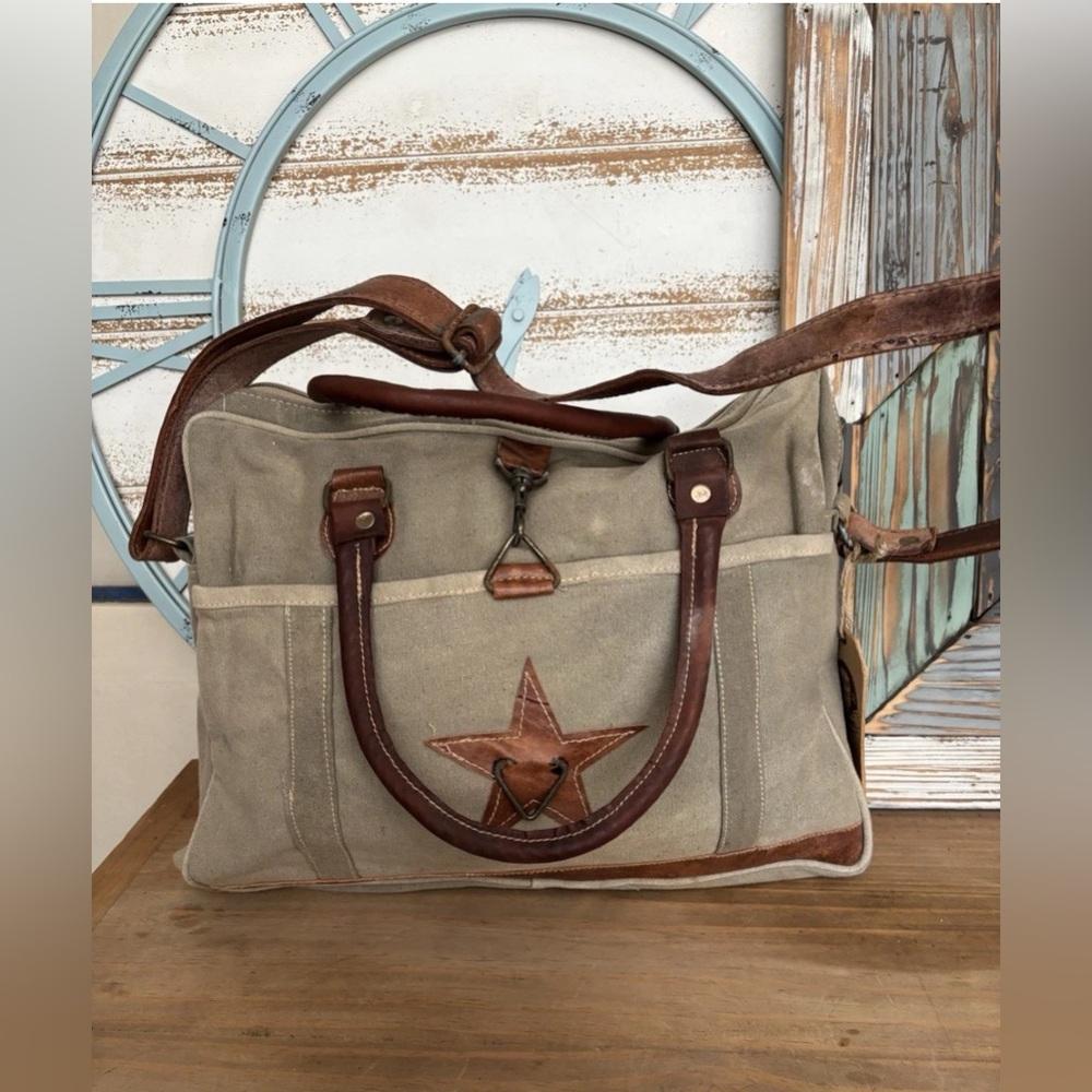 THE BARREL SHACK Josette Canvas and Leather Messenger Bag MSRP: $250.00 NWT!